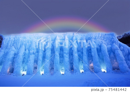 支笏湖の氷濤に架かる虹 支笏湖の氷濤に架かる虹 75481442