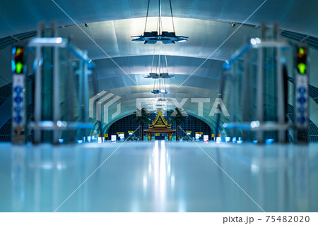 アジア　タイ　バンコク　リゾート　スワンナプーム国際空港　夏休み　観光　名所　飛行機　タイ国際航空 75482020