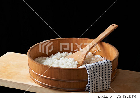 シャリ切りした酢飯 75482984