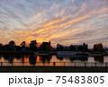 夕暮れ時 夕暮れ時 75483805