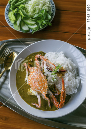 Thai Rice Noodles with Crab Curry 75484840