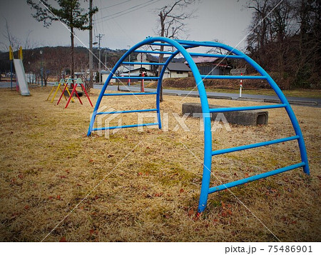 子供たちを待つ遊具 子供たちを待つ遊具 75486901