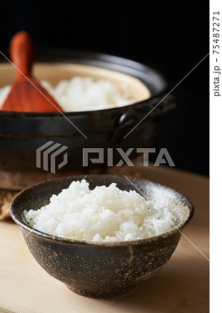 土鍋で炊いたご飯 75487271
