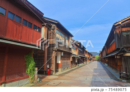 【石川県】晴天下の金沢　ひがし茶屋街 75489075