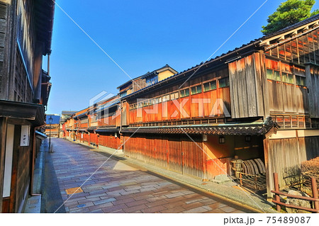 【石川県】晴天下の金沢　ひがし茶屋街 75489087