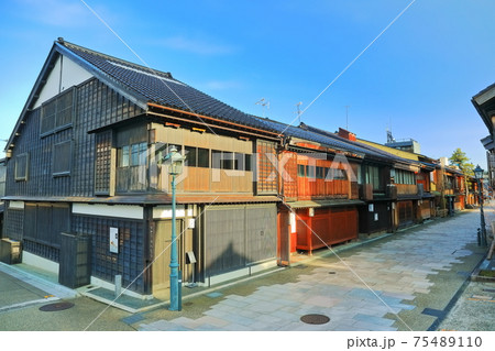 【石川県】晴天下の金沢 にし茶屋街 【石川県】晴天下の金沢 にし茶屋街 75489110