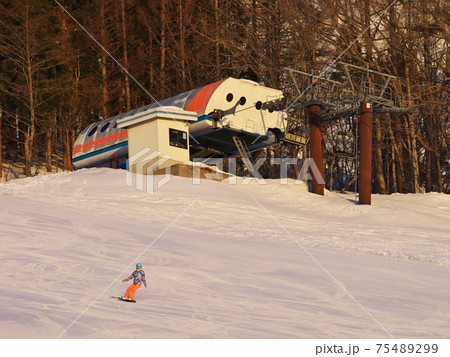 白馬さのさかスキー場 サンライズ営業で朝日を浴びる第3クワッドリフト山頂駅 白馬さのさかスキー場 サンライズ営業で朝日を浴びる第3クワッドリフト山頂駅 75489299