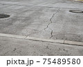道路のひび割れ 75489580