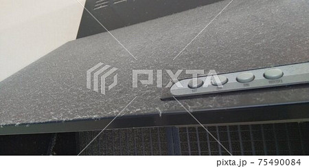 ホコリだらけのキッチンフード 75490084