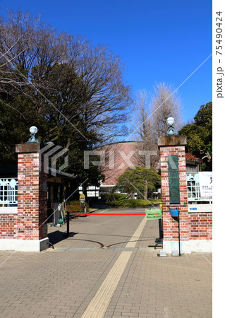 東京都台東区上野公園にある東京藝術大学音楽学部正門 75490424