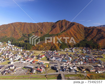 坂戸山の紅葉　空撮 75492357