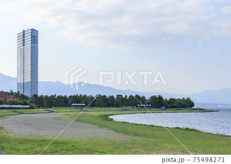 滋賀県大津市 琵琶湖由美浜の風景 滋賀県大津市 琵琶湖由美浜の風景 75498271