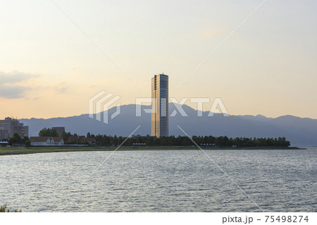 滋賀県大津市 琵琶湖由美浜の風景 滋賀県大津市 琵琶湖由美浜の風景 75498274