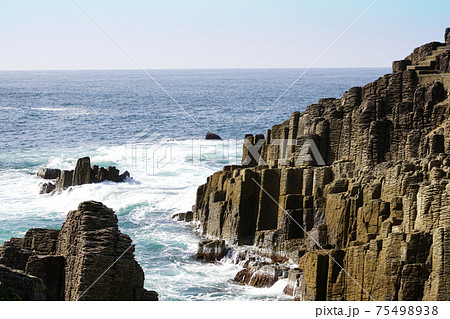 越前加賀海岸　鉾島　春の風景　越前加賀海岸国定公園 75498938