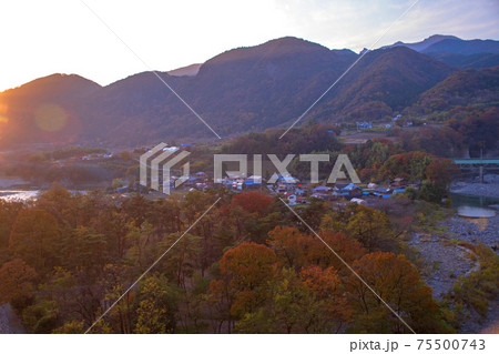 赤城町棚下の秋景色 夕景 日落ち 赤城町棚下の秋景色 夕景 日落ち 75500743