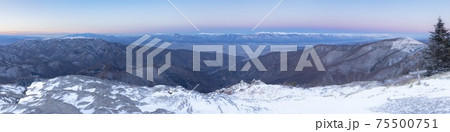 長野県・美ヶ原高原 冬の朝焼け パノラマ 長野県・美ヶ原高原 冬の朝焼け パノラマ 75500751