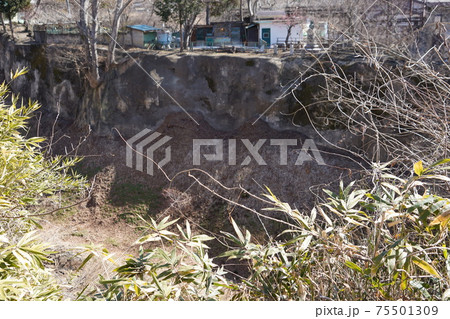 戦国時代に武田信玄の命により山本勘助らによって縄張りがされた、穴城(あなじろ)冬の小諸城址・懐古園 戦国時代に武田信玄の命により山本勘助らによって縄張りがされた、穴城(あなじろ)冬の小諸城址・懐古園 75501309