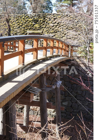 戦国時代に武田信玄の命により山本勘助らによって縄張りがされた、穴城(あなじろ)冬の小諸城址・懐古園 戦国時代に武田信玄の命により山本勘助らによって縄張りがされた、穴城(あなじろ)冬の小諸城址・懐古園 75501337