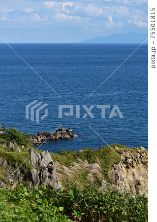 立待岬から見る津軽海峡と青森 立待岬から見る津軽海峡と青森 75501815