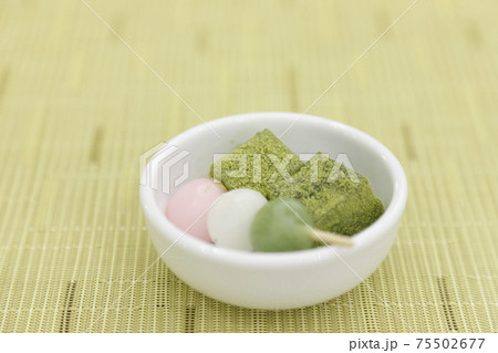 抹茶わらび餅 三色だんご 75502677