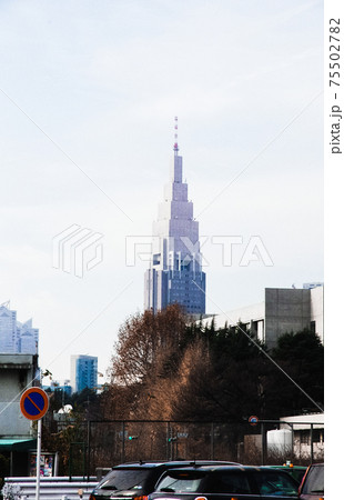 神宮周辺から見たnttドコモ代々木ビルの写真素材