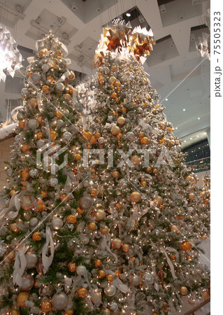 21 Dec 2006 The decoration of Christmas seasonal in the Central shopping mall 21 Dec 2006 The decoration of Christmas seasonal in the Central shopping mall 75505323
