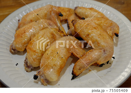 ズボラ主婦の晩御飯 手羽先の塩焼き ズボラ主婦の晩御飯 手羽先の塩焼き 75505409