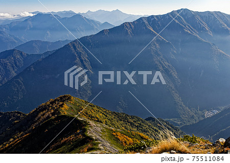 北アルプス 爺ヶ岳山頂から見る扇沢と槍 穂高連峰遠望の写真素材