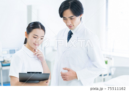 病院　医療　ICU　医師　医者　入院 75511162