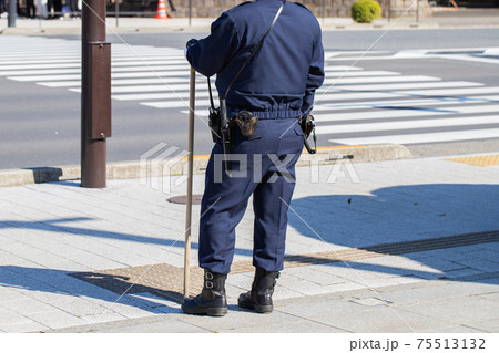 警察官 警察官 75513132