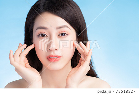 Young woman beauty 75513527