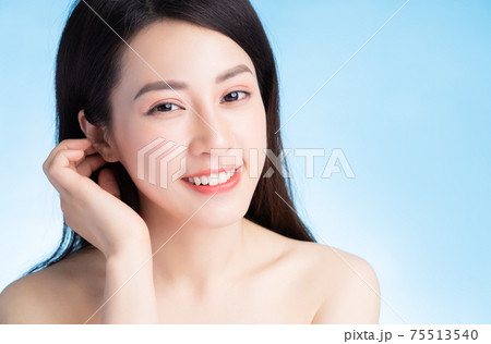 Young woman beauty 75513540