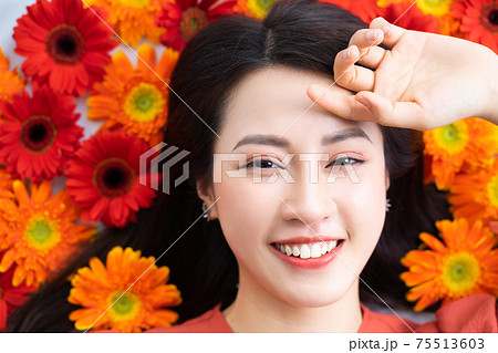 Woman beauty, flower 75513603