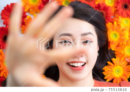 Woman beauty, flower Woman beauty, flower 75513610