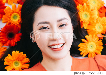 Woman beauty, flower 75513612