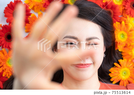 Woman beauty, flower Woman beauty, flower 75513614