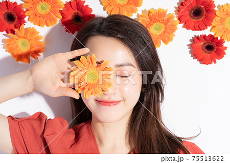 Woman beauty, flower Woman beauty, flower 75513622