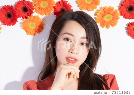 Woman beauty, flower Woman beauty, flower 75513635