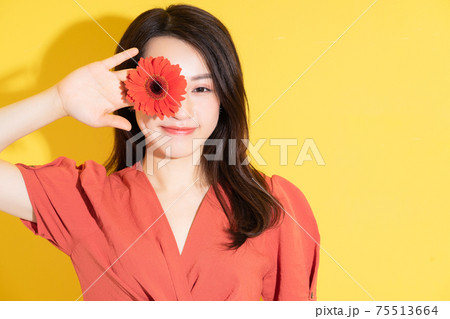 Woman flowers Woman flowers 75513664