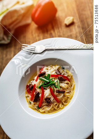 Vietnamese soup pho bo 75513686