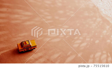 きれいなライトアップとニューヨークタクシーのミニカー 75515610