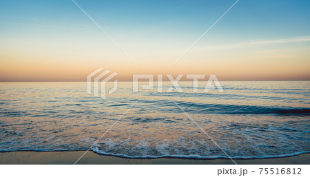 Calm sea at dusk 75516812