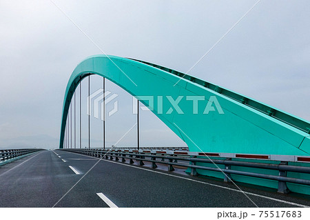 北九州空港を結ぶ海上橋、新北九州空港連絡橋（全長400メートル） 75517683