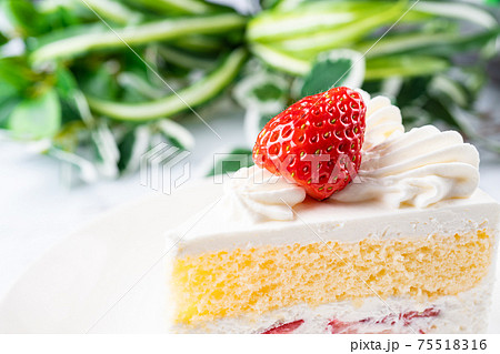 イチゴショートケーキ 75518316