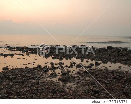 Slow shutter seascape view and beautiful sunrise 75518571