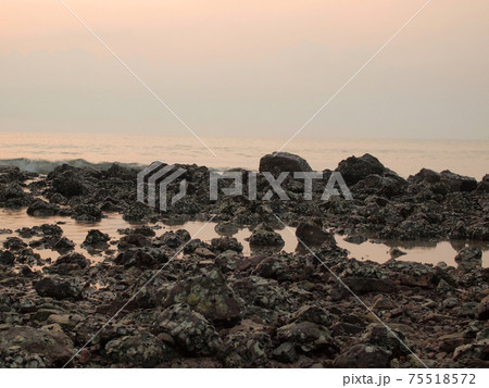 Slow shutter seascape view and beautiful sunrise 75518572