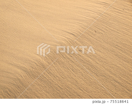 Seamless sand background 75518641