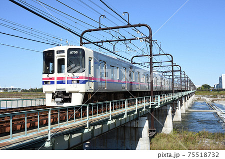 晴天の多摩川を渡る京王9000系(中河原ー聖蹟桜ヶ丘） 75518732