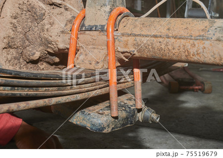 Orange U-Bolt with Bump Stop on Rear Axle and Leaf Spring Orange U-Bolt with Bump Stop on Rear Axle and Leaf Spring 75519679