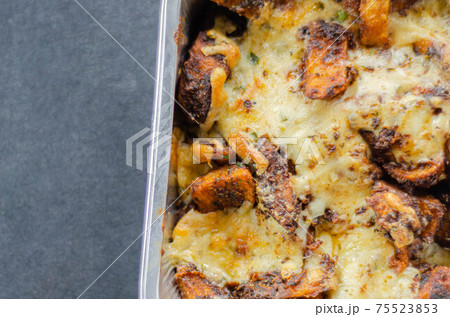 Fried potato fries coated  topped with mature cheddar and Monterey Jack cheeses, jalapeno and bacon sauce, finished with mozzarella and parsley 75523853